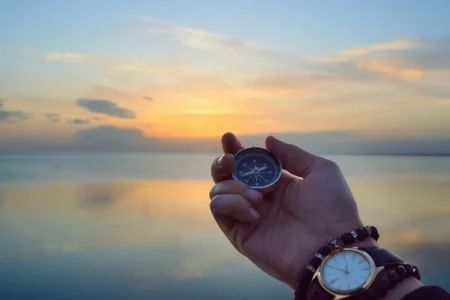 Mit Uhr und Sonne zur Himmelsrichtung