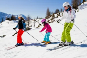 Skiurlaub mit Kindern – Günstige Skigebiete & clevere Spartipps Skiurlaub mit Kindern - Günstige Skigebiete & clevere Spartipps